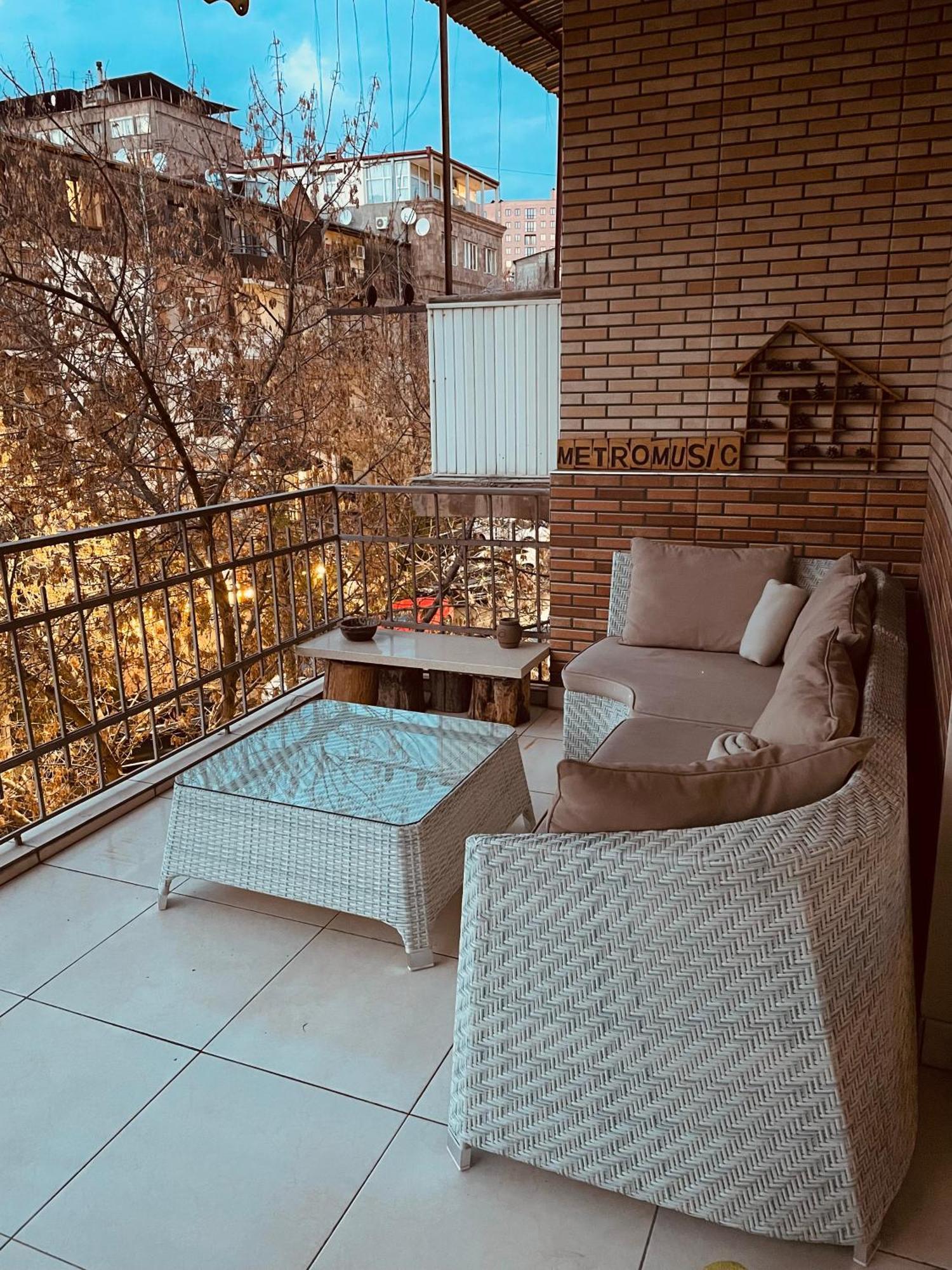 Bright And Modern 4Br Apartment - Center Of Erivan Exterior foto